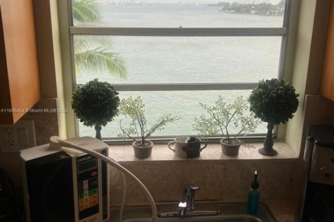 Condo in North Bay Village, Florida, 1 bedroom  № 1738846 - photo 7