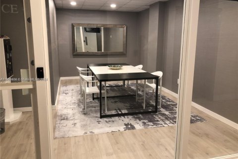 Condo in North Bay Village, Florida, 1 bedroom  № 1738846 - photo 17