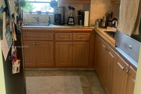 Condo in North Bay Village, Florida, 1 bedroom  № 1738846 - photo 5