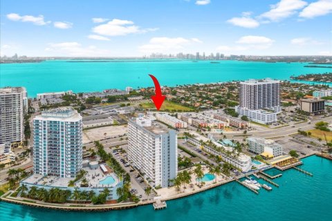 Condo in North Bay Village, Florida, 1 bedroom  № 1738846 - photo 1