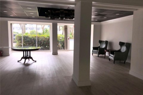 Condo in North Bay Village, Florida, 1 bedroom  № 1738846 - photo 19