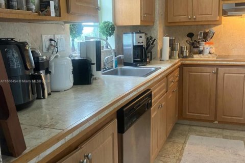 Condo in North Bay Village, Florida, 1 bedroom  № 1738846 - photo 6