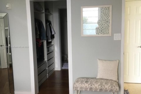Condo in North Bay Village, Florida, 1 bedroom  № 1738846 - photo 11