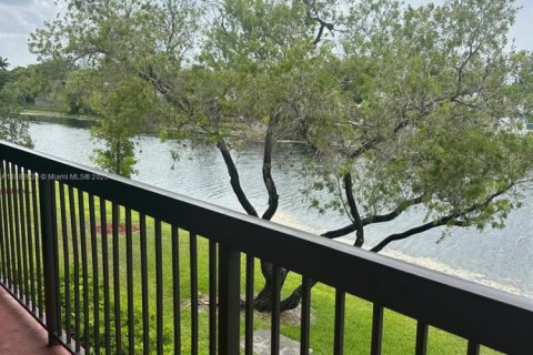 Copropriété à vendre à Sunrise, Floride: 1 chambre, 69.12 m2 № 1946390 - photo 11