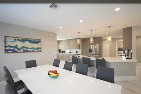 House in Cooper City, Florida 5 bedrooms, 245.63 sq.m. № 2402436 - photo 10