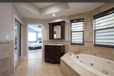 House in Cooper City, Florida 5 bedrooms, 245.63 sq.m. № 2402436 - photo 19