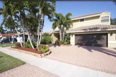 House in Cooper City, Florida 5 bedrooms, 245.63 sq.m. № 2402436