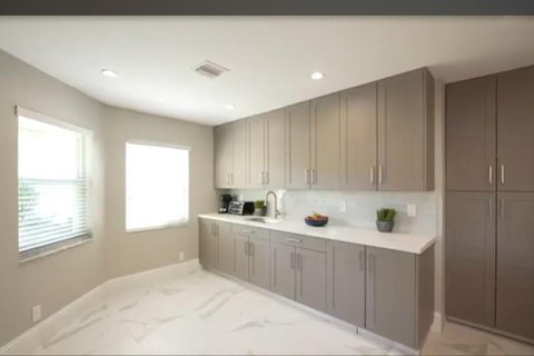 House in Cooper City, Florida 5 bedrooms, 245.63 sq.m. № 2402436 - photo 27