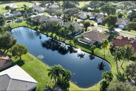 House in Cooper City, Florida 5 bedrooms, 245.63 sq.m. № 2402436 - photo 3