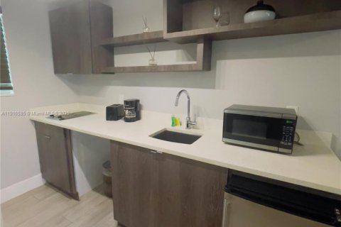 Снять в аренду виллу или дом в Майами-Бич, Флорида № 1972015 - фото 1