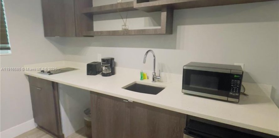 Студия в Майами-Бич, Флорида № 1972015