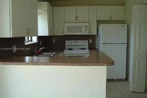 Condo in Cutler Bay, Florida, 3 bedrooms  № 2000906 - photo 3