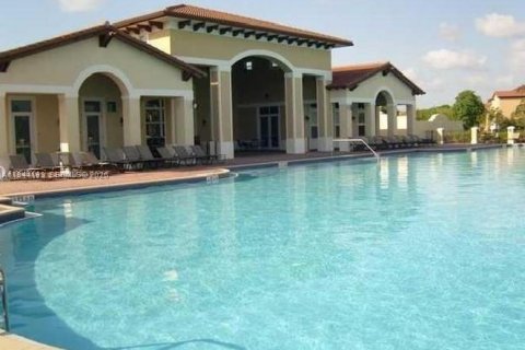 Condo in Cutler Bay, Florida, 3 bedrooms  № 2000906 - photo 8