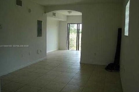 Condo in Cutler Bay, Florida, 3 bedrooms  № 2000906 - photo 2