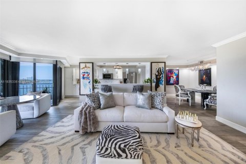 Copropriété à vendre à Miami, Floride: 2 chambres, 126.63 m2 № 1821788 - photo 1