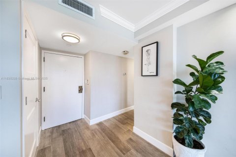 Copropriété à vendre à Miami, Floride: 2 chambres, 126.63 m2 № 1821788 - photo 18