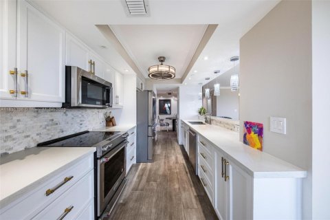 Copropriété à vendre à Miami, Floride: 2 chambres, 126.63 m2 № 1821788 - photo 10