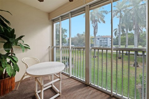 Condo in Pembroke Pines, Florida, 1 bedroom  № 2004505 - photo 17