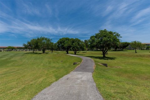 Condo in Pembroke Pines, Florida, 1 bedroom  № 2004505 - photo 25