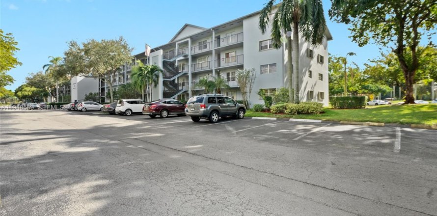 Condo in Pembroke Pines, Florida, 1 bedroom  № 2004505
