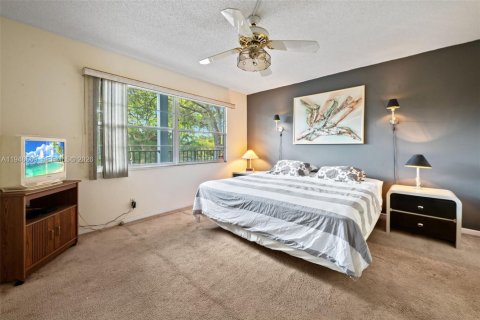 Condo in Pembroke Pines, Florida, 1 bedroom  № 2004505 - photo 20