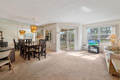 Condo in Pembroke Pines, Florida, 1 bedroom  № 2004505 - photo 7