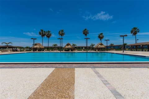 Condo in Pembroke Pines, Florida, 1 bedroom  № 2004505 - photo 24