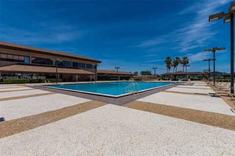 Condo in Pembroke Pines, Florida, 1 bedroom  № 2004505 - photo 29