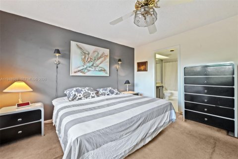 Condo in Pembroke Pines, Florida, 1 bedroom  № 2004505 - photo 19