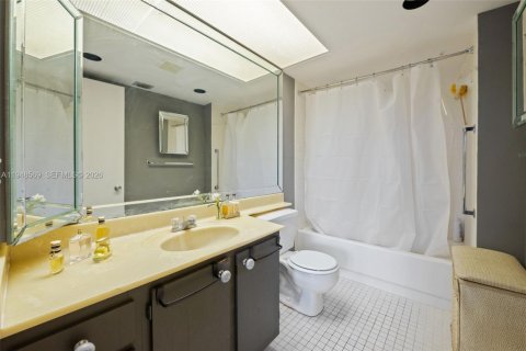 Condo in Pembroke Pines, Florida, 1 bedroom  № 2004505 - photo 22