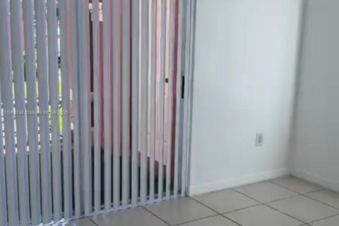 Touwnhouse à vendre à Doral, Floride: 3 chambres, 112.41 m2 № 1938590 - photo 2