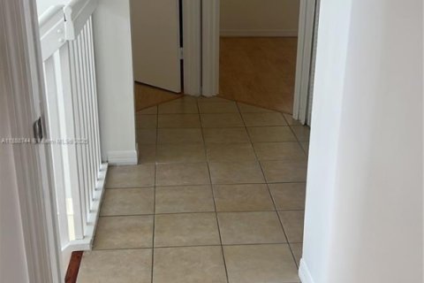 Adosado en venta en Doral, Florida, 3 dormitorios, 112.41 m2 № 1938590 - foto 12