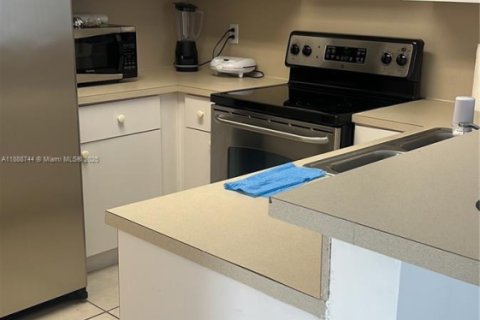 Adosado en venta en Doral, Florida, 3 dormitorios, 112.41 m2 № 1938590 - foto 8