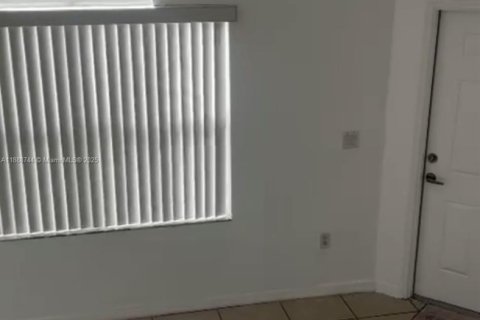 Touwnhouse à vendre à Doral, Floride: 3 chambres, 112.41 m2 № 1938590 - photo 3