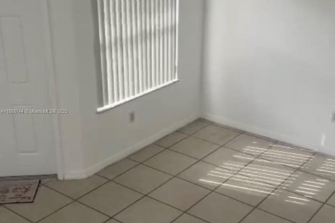 Adosado en venta en Doral, Florida, 3 dormitorios, 112.41 m2 № 1938590 - foto 4