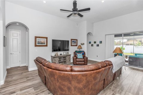 Casa en venta en Orlando, Florida, 4 dormitorios, 222.22 m2 № 1909912 - foto 25