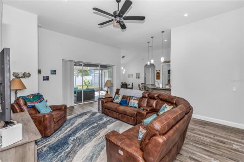 Casa en venta en Orlando, Florida, 4 dormitorios, 222.22 m2 № 1909912 - foto 24
