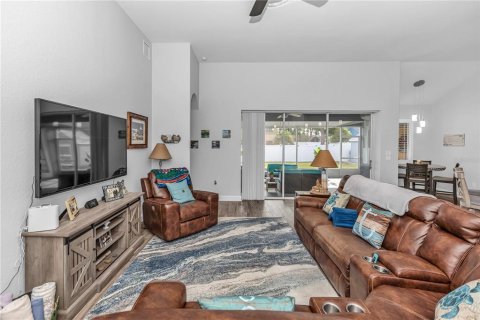 Casa en venta en Orlando, Florida, 4 dormitorios, 222.22 m2 № 1909912 - foto 19