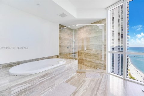 Купить кондоминиум в Санни-Айлс-Бич, Флорида 3 спальни, 257.15м2, № 1995580 - фото 15