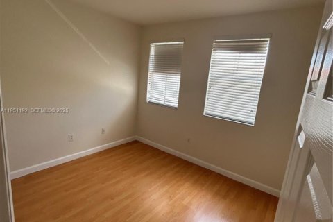 Touwnhouse à louer à Doral, Floride: 3 chambres, 140.38 m2 № 2007227 - photo 17