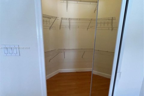 Touwnhouse à louer à Doral, Floride: 3 chambres, 140.38 m2 № 2007227 - photo 12