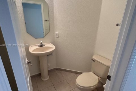 Touwnhouse à louer à Doral, Floride: 3 chambres, 140.38 m2 № 2007227 - photo 5