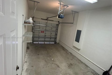 Touwnhouse à louer à Doral, Floride: 3 chambres, 140.38 m2 № 2007227 - photo 21