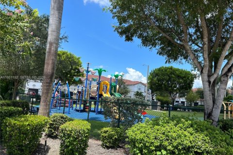 Touwnhouse à louer à Doral, Floride: 3 chambres, 140.38 m2 № 2007227 - photo 22