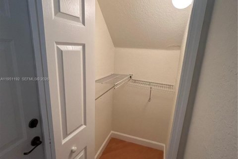 Touwnhouse à louer à Doral, Floride: 3 chambres, 140.38 m2 № 2007227 - photo 11