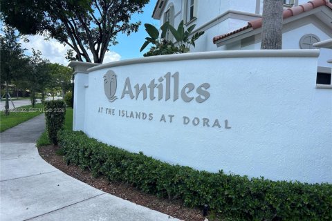 Touwnhouse à louer à Doral, Floride: 3 chambres, 140.38 m2 № 2007227 - photo 2