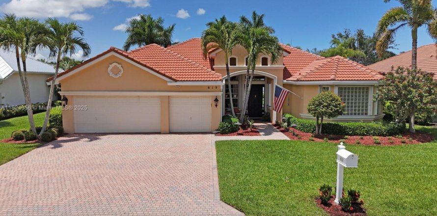 House in Stuart, Florida 4 bedrooms, 248.89 sq.m. № 1792430