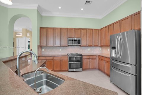 House in Stuart, Florida 4 bedrooms, 248.89 sq.m. № 1792430 - photo 9