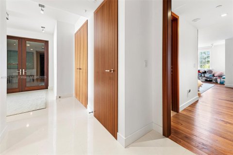 Купить кондоминиум в Майами-Бич, Флорида 2 спальни, 235.04м2, № 1980884 - фото 3