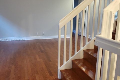 Снять в аренду таунхаус в Форт-Лодердейл, Флорида 3 спальни, 257.8м2, № 2049949 - фото 13